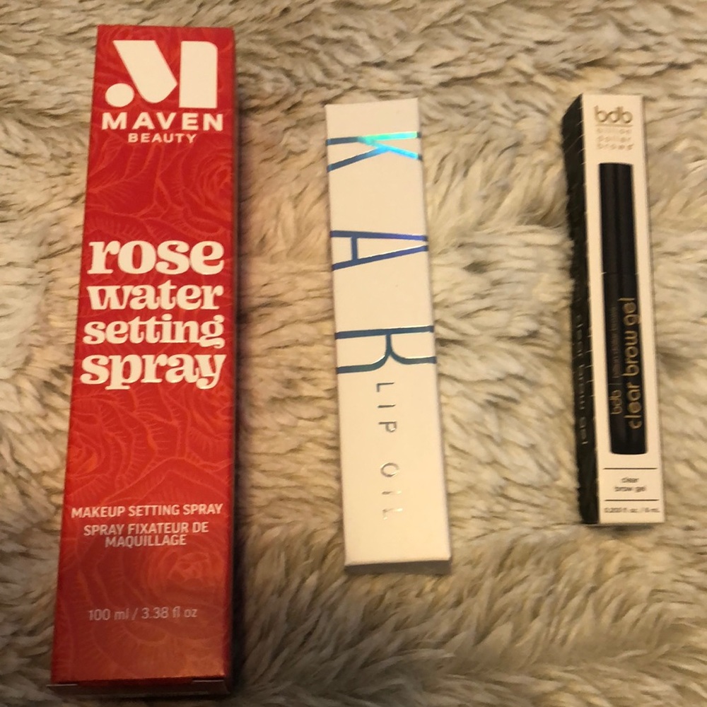NIB - Finishing Touches Makeup Bundle